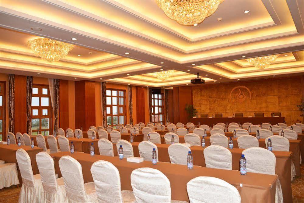 Golden Peacock Resort Hotel Бейра Экстерьер фото
